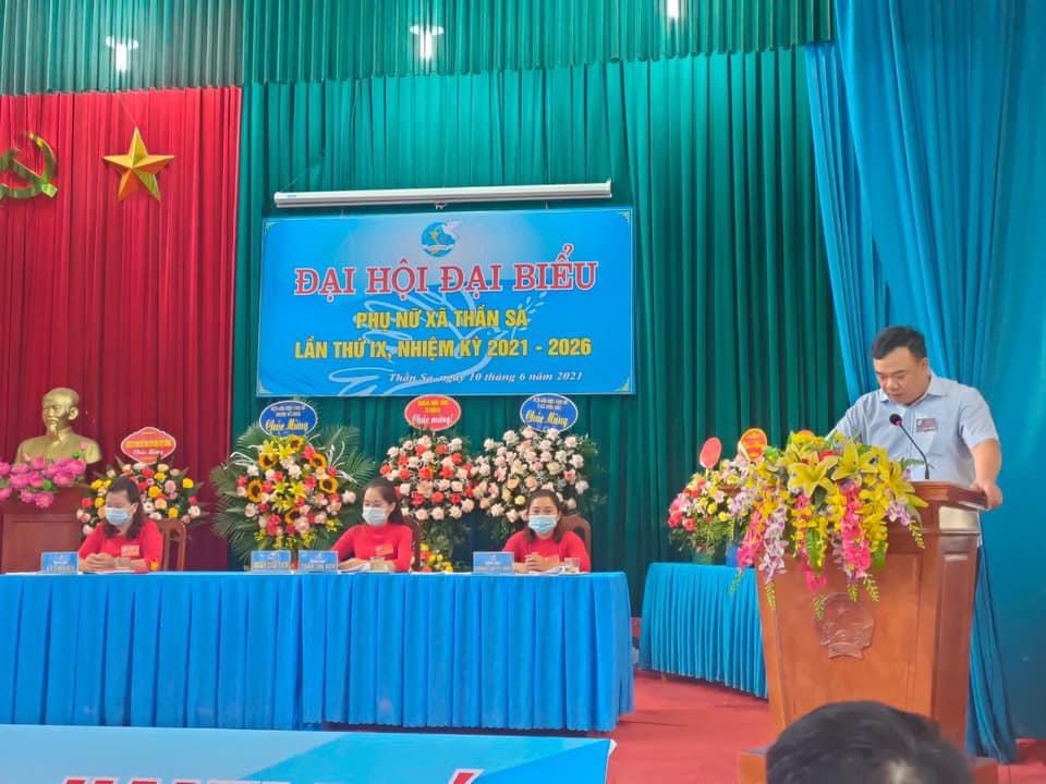 Đồng chí Lê Việt Bắc - Huyện uỷ viên, Bí thư Đảng uỷ xã phát biểu